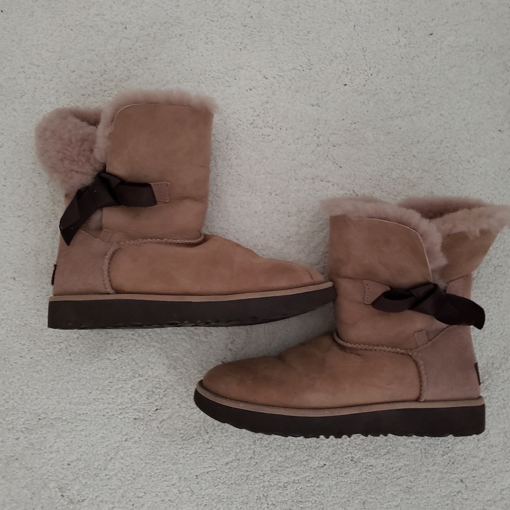Ugg Classic Knot Classic Short Boots sz6
